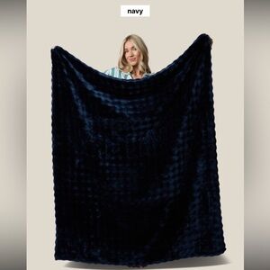 Hythe Bubble Throw Blanket in Navy Blue new unopened
